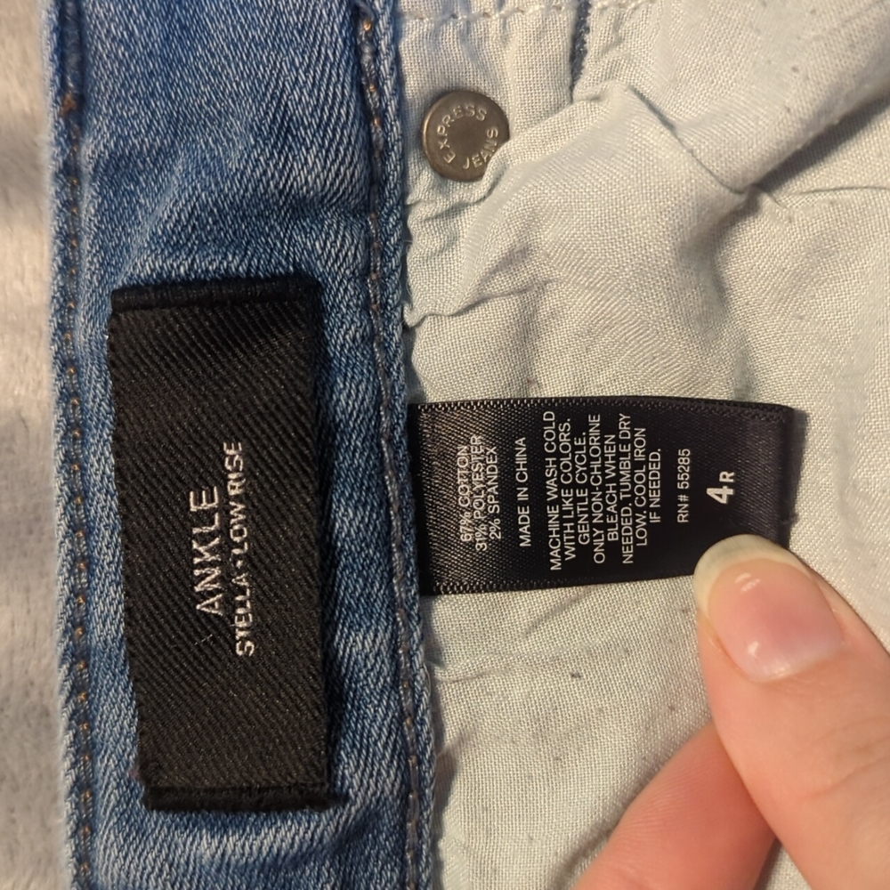 Distressed jeans - Picture 4 of 5